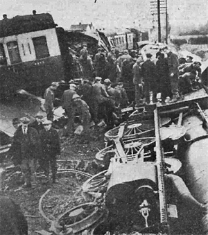 Norton Fitzwarren rail crash scene, 1940